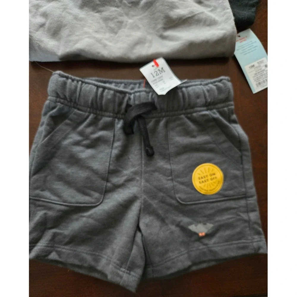 Cat & Jack Baby Boys Halloween Bat Raglan Shirt and Shorts Set 12M Gray Black